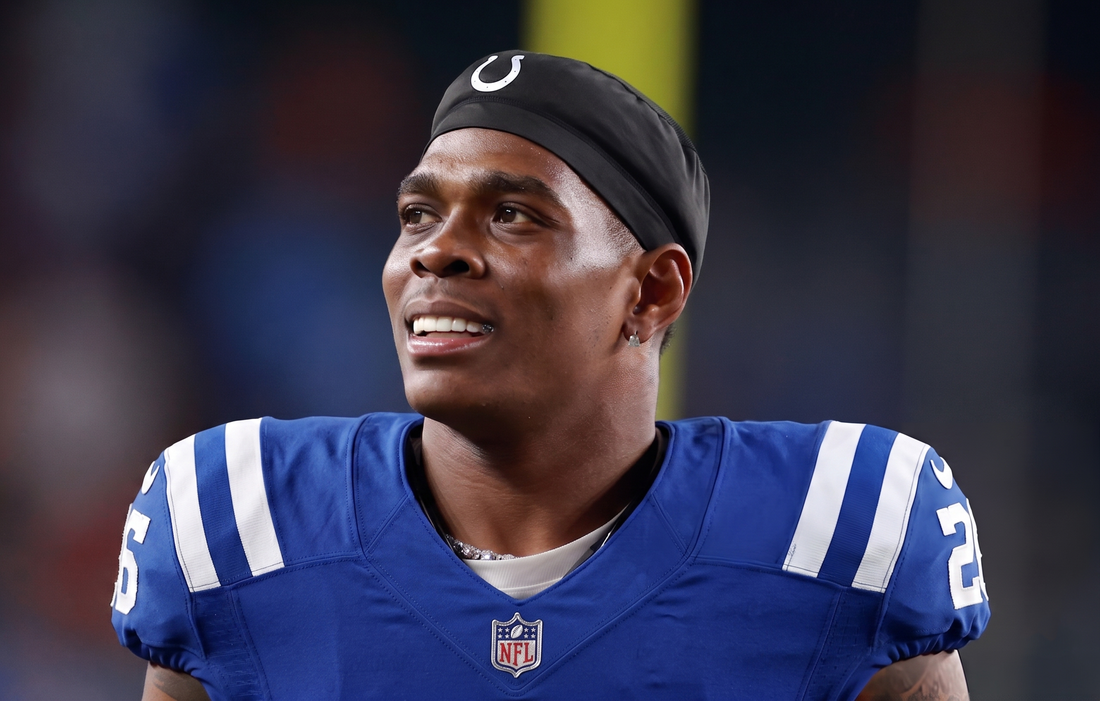 CB Cam Taylor-Britt signs with Colts, rejoins DC Lou Anarumo